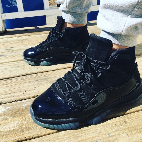 jordan cap and gown 11s